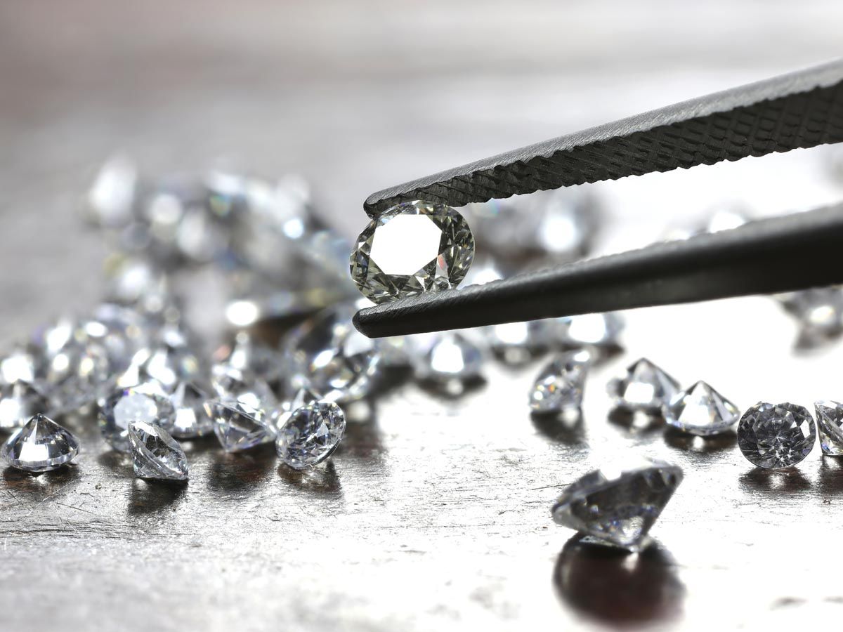 brilliant-cut-diamond-held-by-tweezers